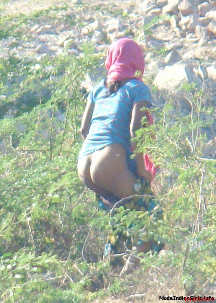 indian aunty pissing public